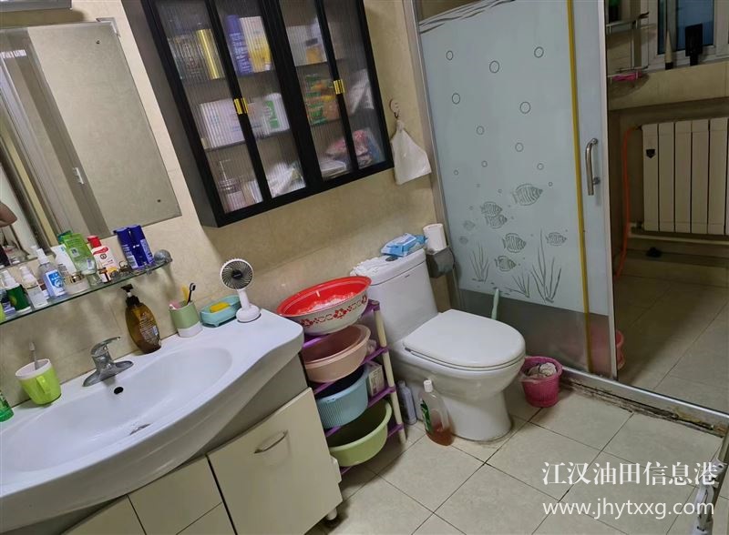 出售科苑小區(qū)4樓115平精裝修，拎包入住，有儲藏是，可以首付一萬住房
