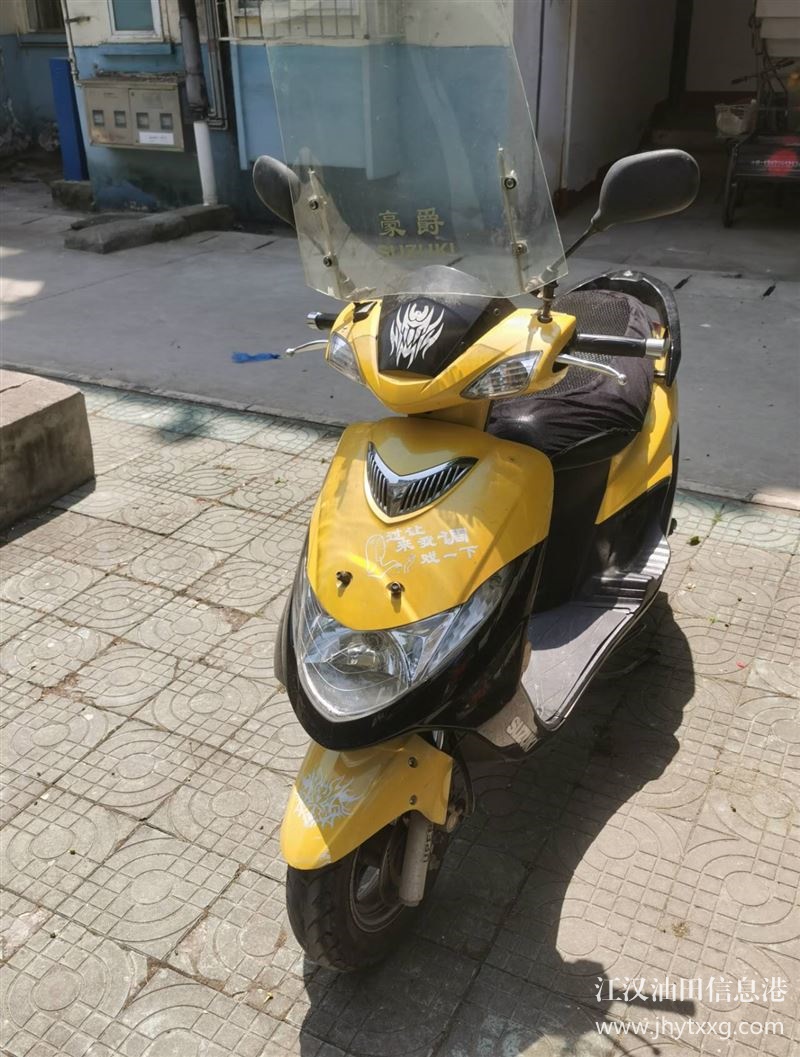 鈴木125踏板摩托車